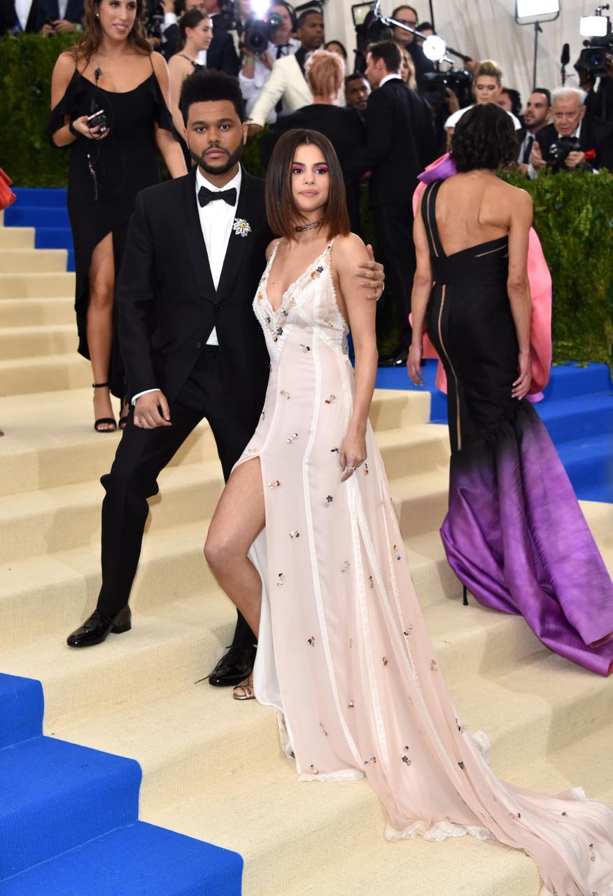 Met Gala 2017: Selena Gomez Wore a Coach Dress With The Weeknd | Teen Vogue