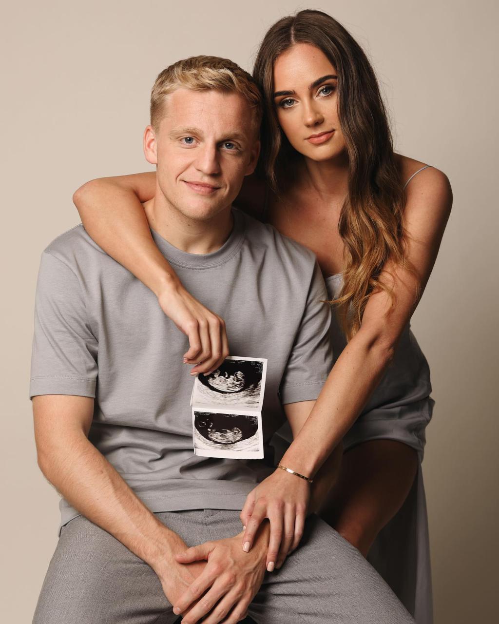 Donny van de Beek and girlfriend Estelle are expecting their first child