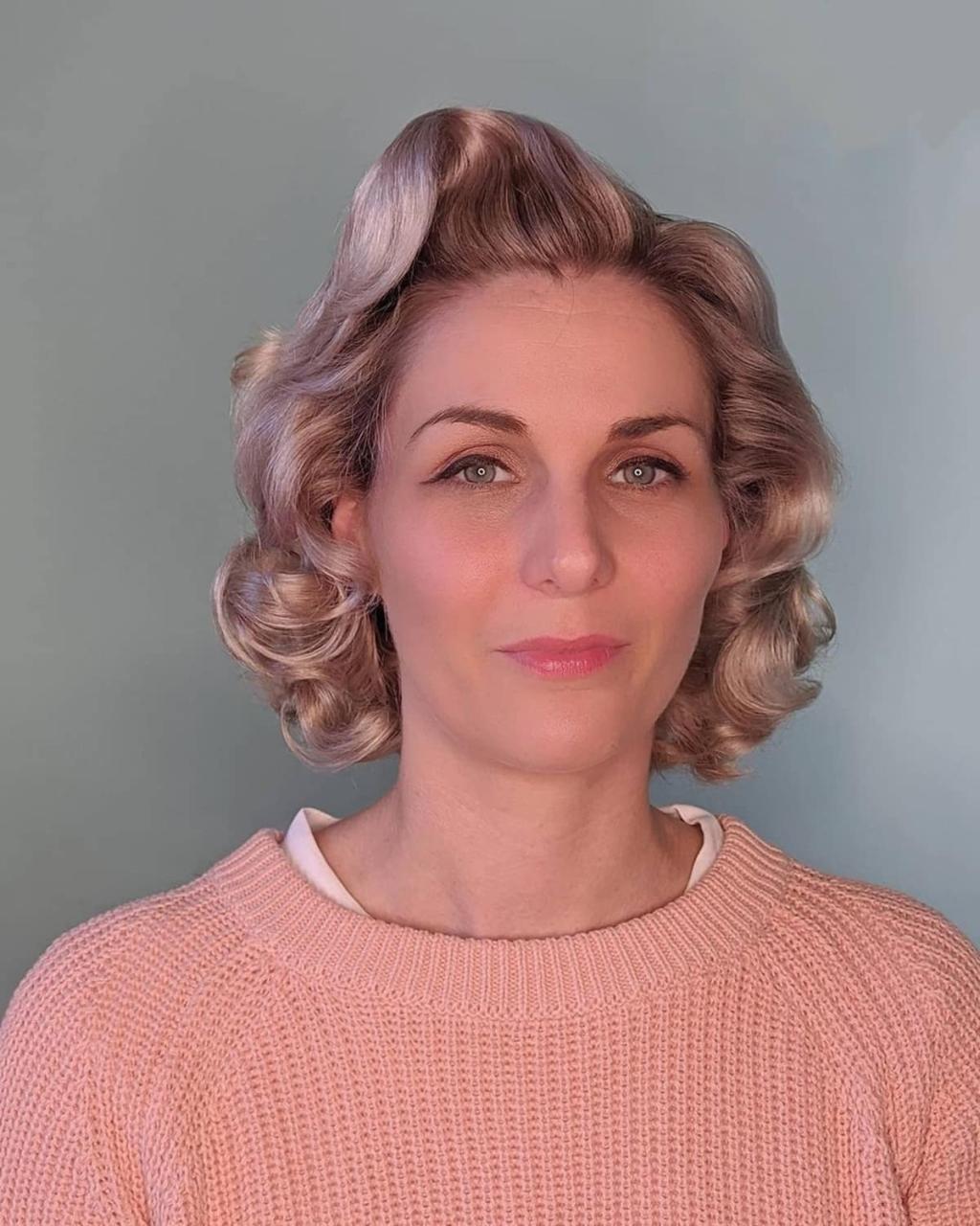 Retro Short Hairstyle with Waves